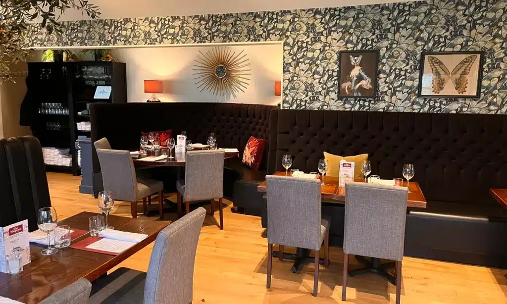 deep buttoned back banquette seating in curved design and banquette run in a pub restaurant setting
